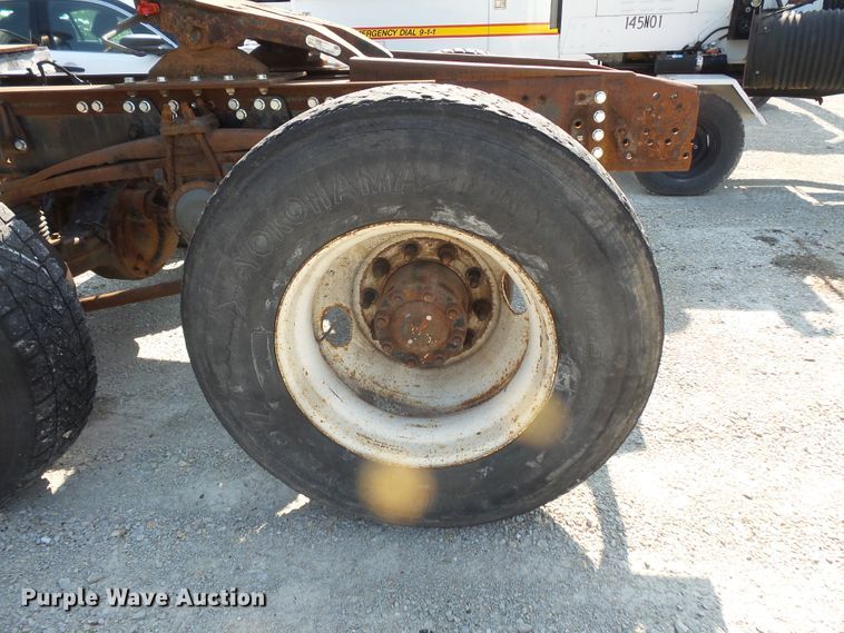 image for item FM9697 1998 Volvo Xpeditor semi truck