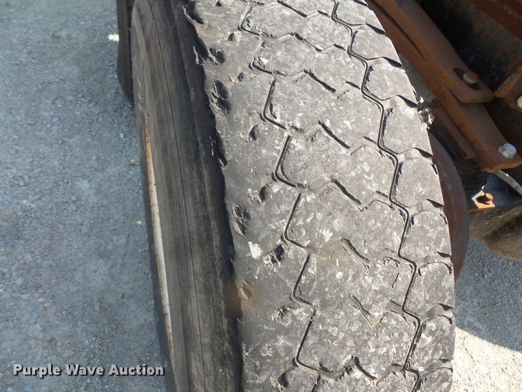 image for item FM9697 1998 Volvo Xpeditor semi truck