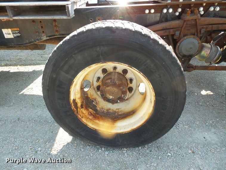 image for item FM9697 1998 Volvo Xpeditor semi truck