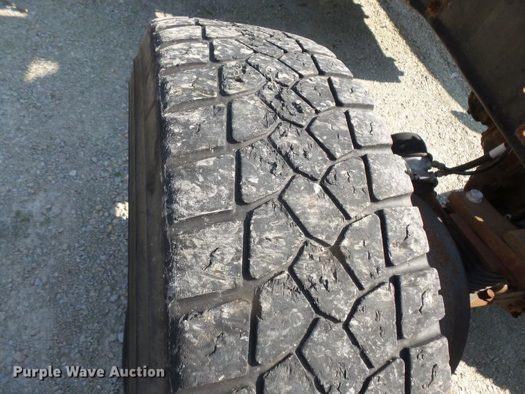 image for item FM9697 1998 Volvo Xpeditor semi truck