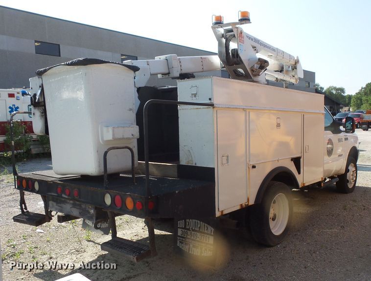 image for item FM9698 2004 Ford F550 Super Duty bucket truck