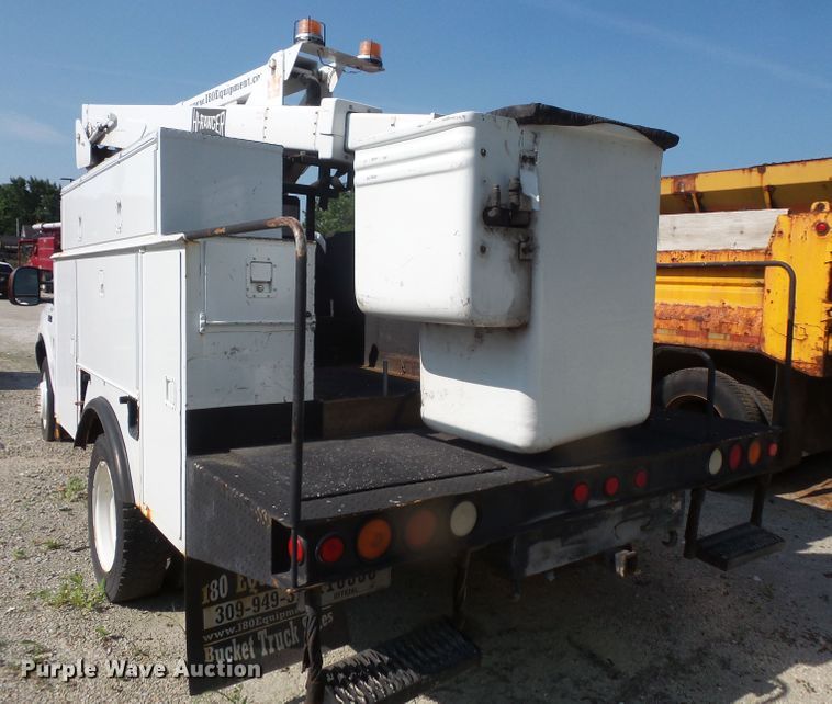 image for item FM9698 2004 Ford F550 Super Duty bucket truck