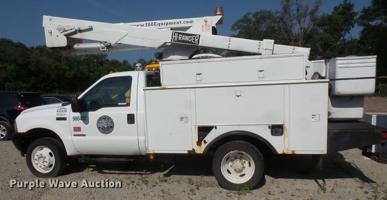 image for item FM9698 2004 Ford F550 Super Duty bucket truck