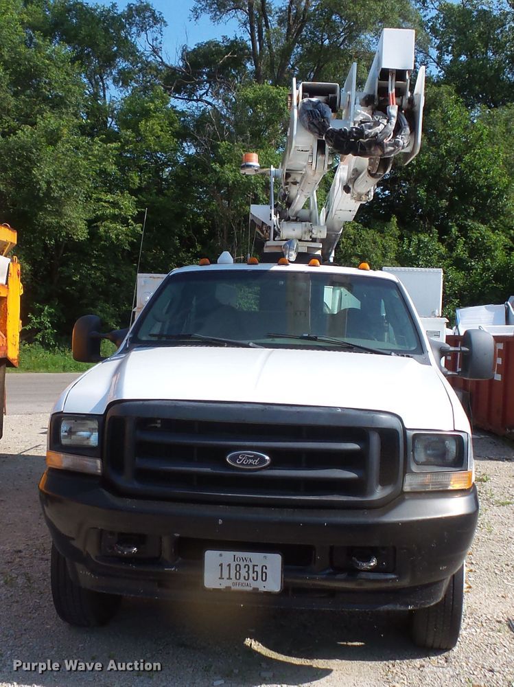 image for item FM9698 2004 Ford F550 Super Duty bucket truck