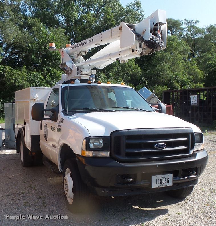 image for item FM9698 2004 Ford F550 Super Duty bucket truck