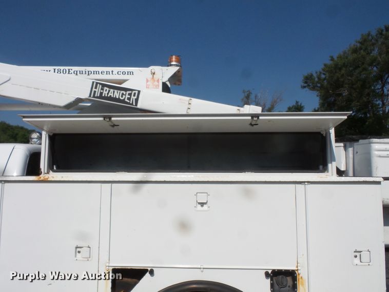 image for item FM9698 2004 Ford F550 Super Duty bucket truck