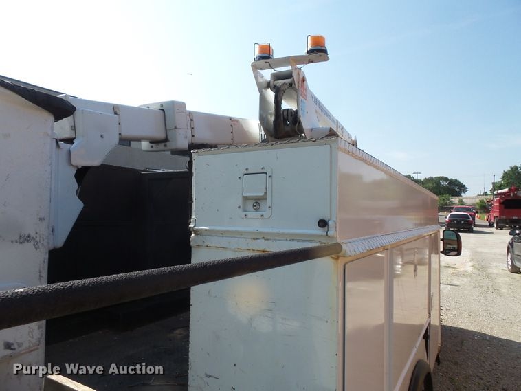 image for item FM9698 2004 Ford F550 Super Duty bucket truck