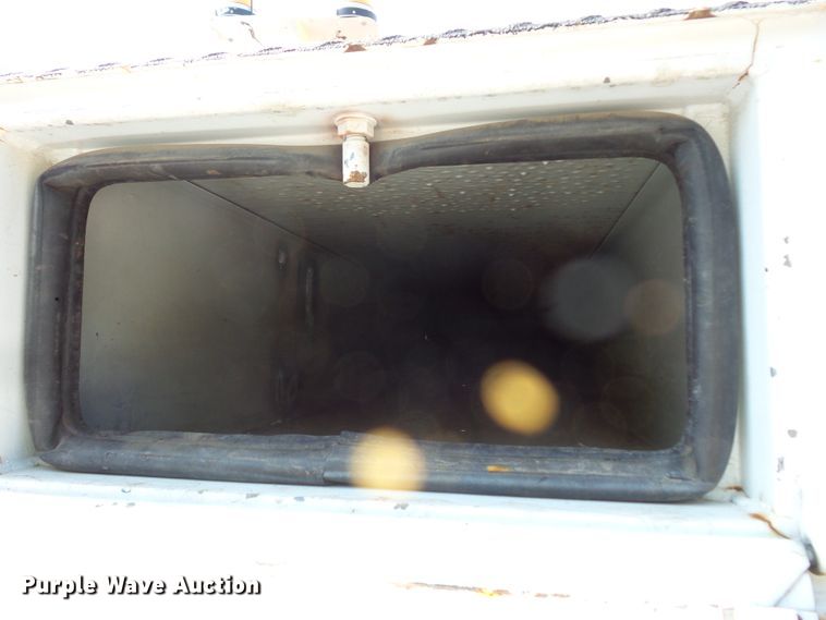 image for item FM9698 2004 Ford F550 Super Duty bucket truck