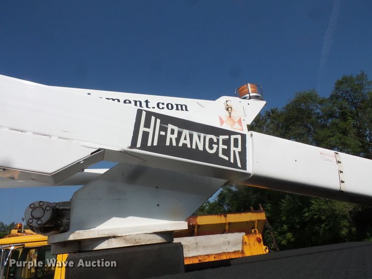 image for item FM9698 2004 Ford F550 Super Duty bucket truck