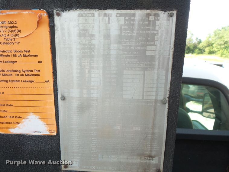 image for item FM9698 2004 Ford F550 Super Duty bucket truck