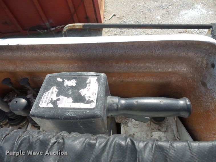 image for item FM9698 2004 Ford F550 Super Duty bucket truck
