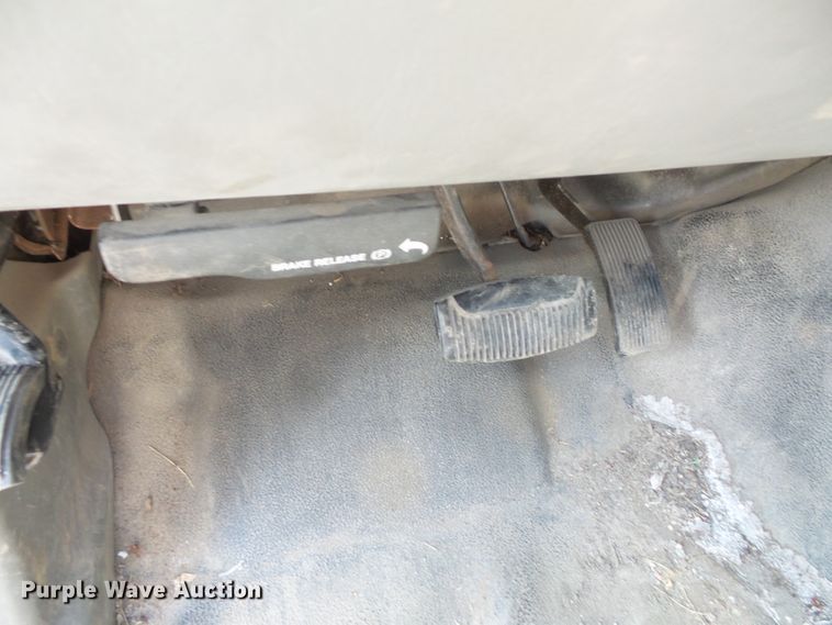 image for item FM9698 2004 Ford F550 Super Duty bucket truck