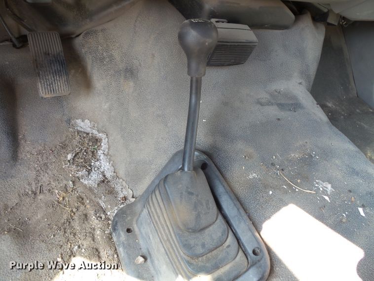 image for item FM9698 2004 Ford F550 Super Duty bucket truck