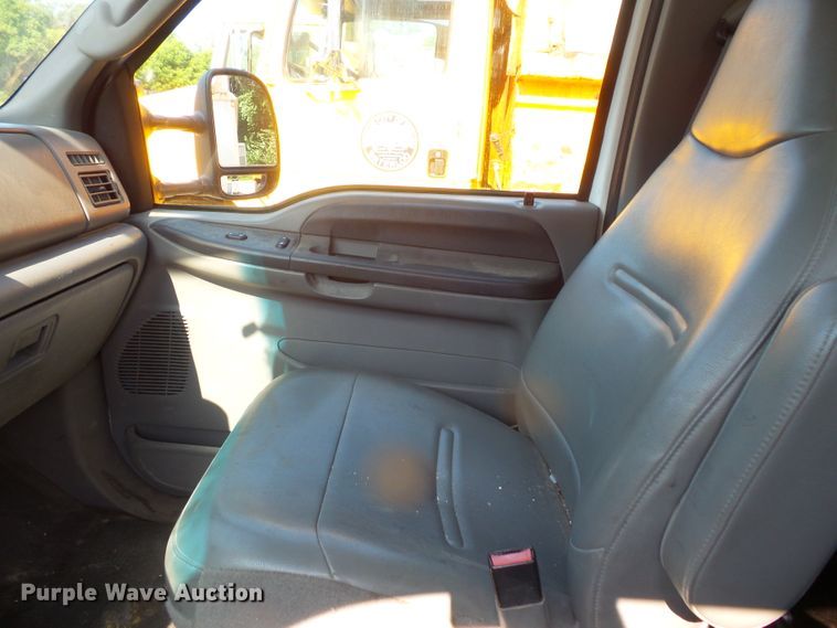 image for item FM9698 2004 Ford F550 Super Duty bucket truck