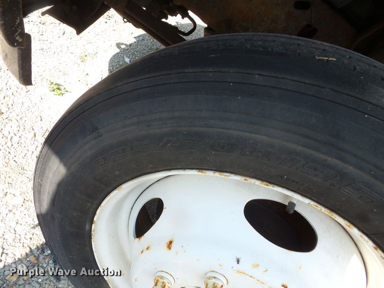 image for item FM9698 2004 Ford F550 Super Duty bucket truck