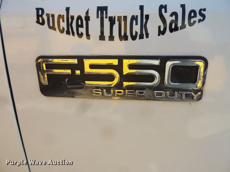 image for item FM9698 2004 Ford F550 Super Duty bucket truck