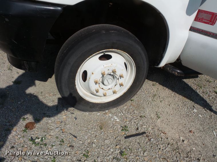 image for item FM9698 2004 Ford F550 Super Duty bucket truck