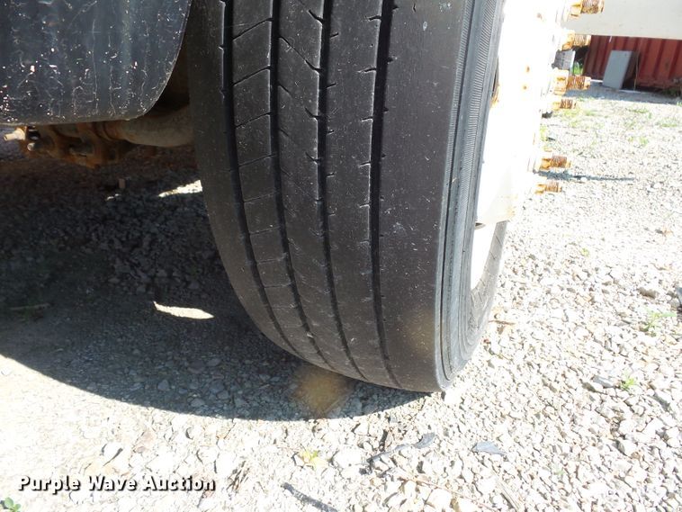 image for item FM9698 2004 Ford F550 Super Duty bucket truck