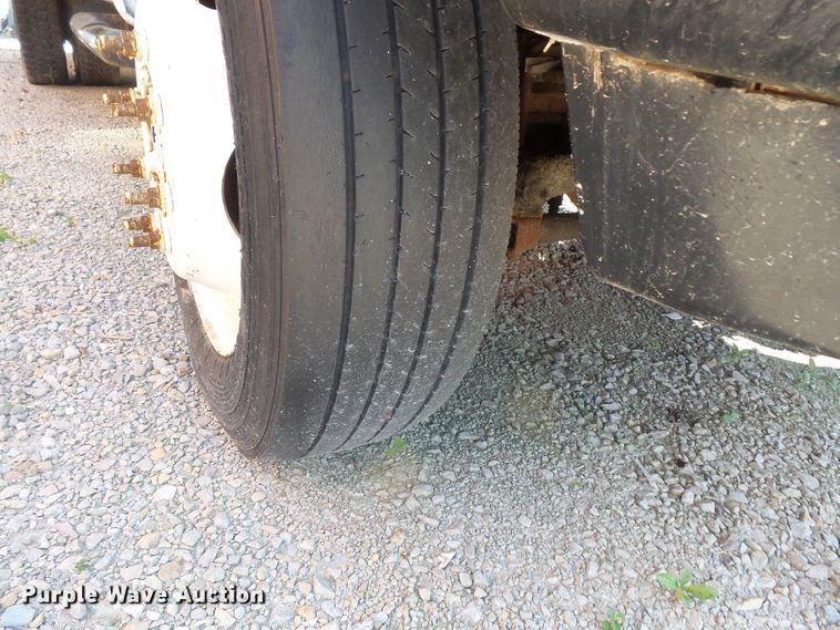 image for item FM9698 2004 Ford F550 Super Duty bucket truck