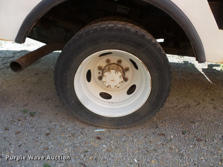 image for item FM9698 2004 Ford F550 Super Duty bucket truck