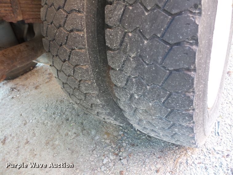 image for item FM9698 2004 Ford F550 Super Duty bucket truck