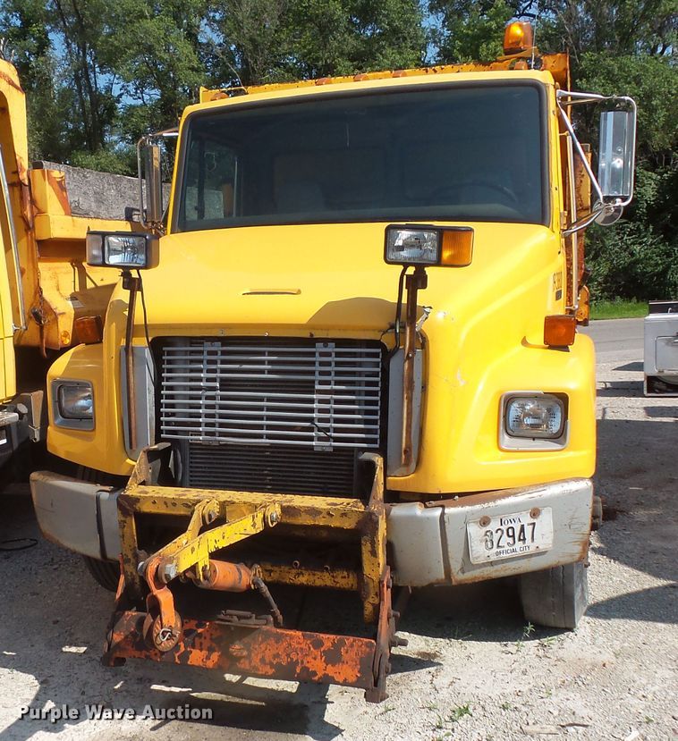 image for item FM9699 2000 Freightliner FL70 dump truck