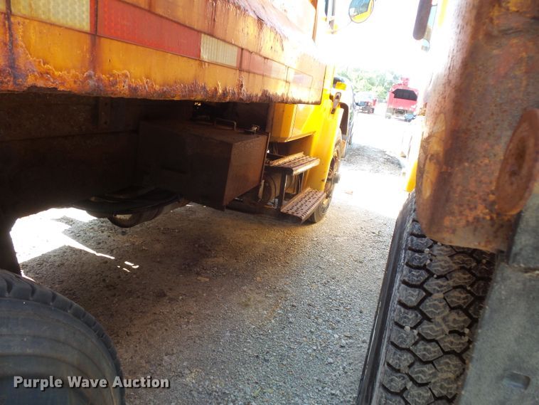 image for item FM9699 2000 Freightliner FL70 dump truck