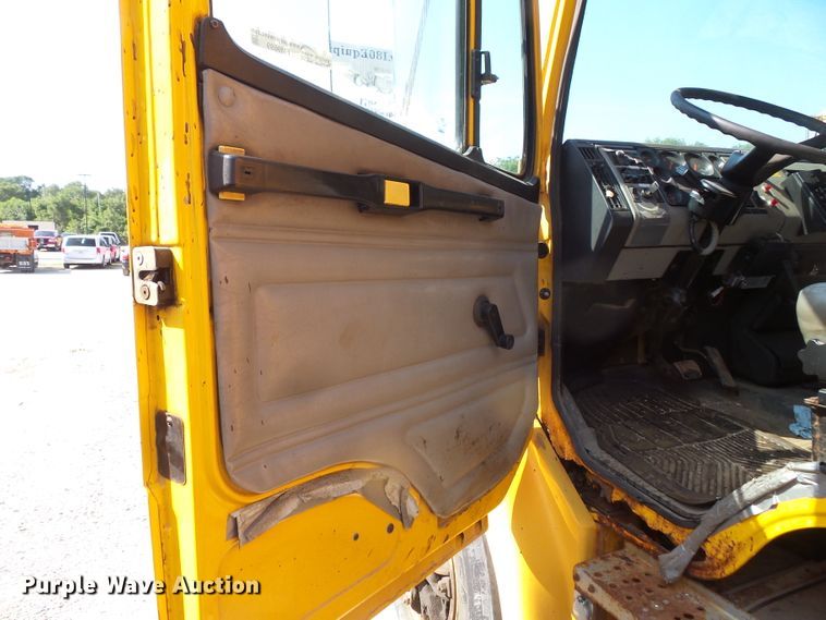 image for item FM9699 2000 Freightliner FL70 dump truck