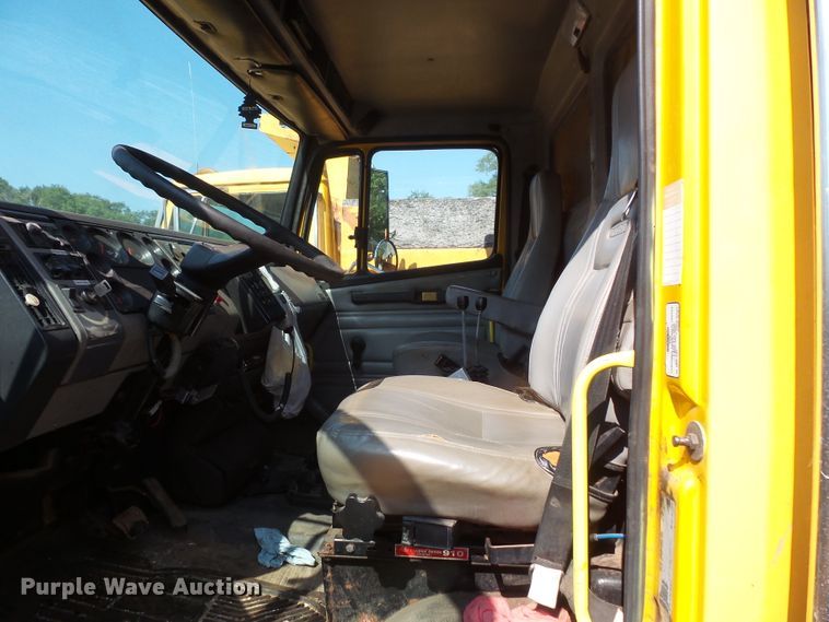 image for item FM9699 2000 Freightliner FL70 dump truck