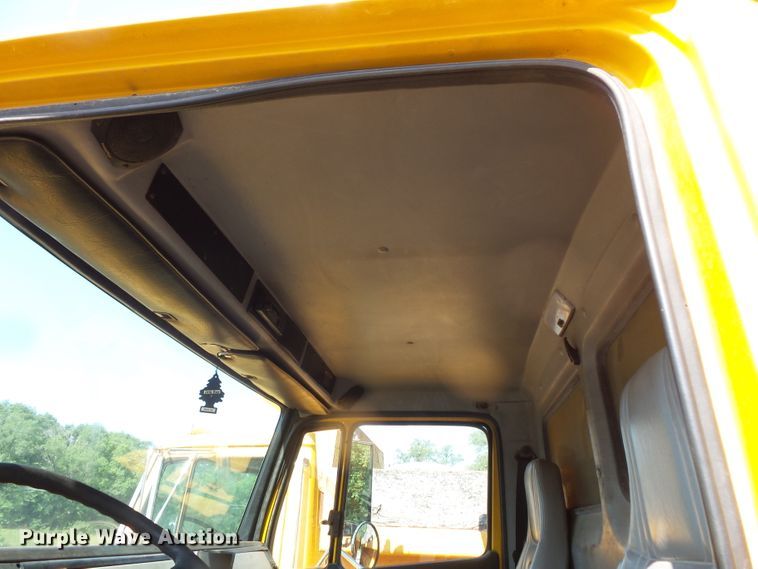 image for item FM9699 2000 Freightliner FL70 dump truck