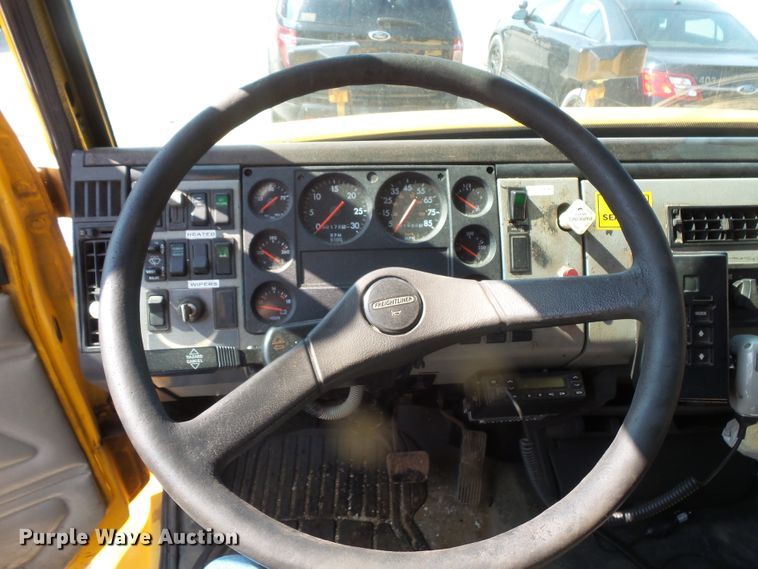 image for item FM9699 2000 Freightliner FL70 dump truck