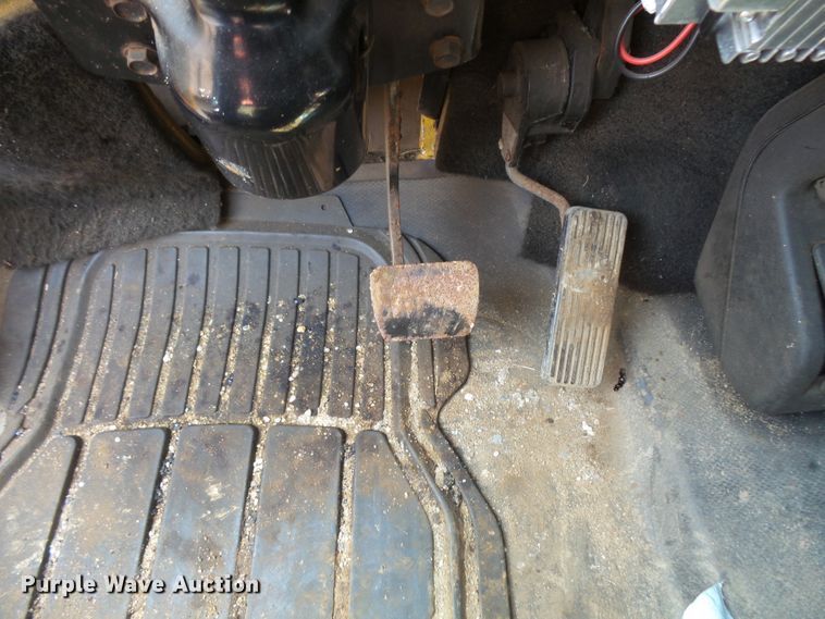 image for item FM9699 2000 Freightliner FL70 dump truck