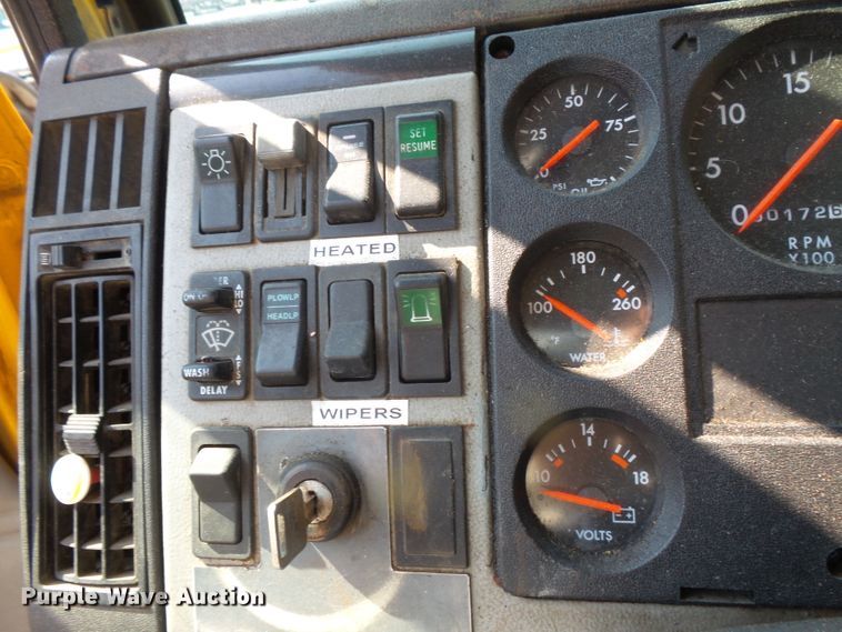 image for item FM9699 2000 Freightliner FL70 dump truck