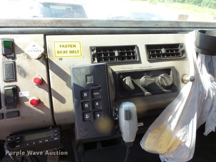 image for item FM9699 2000 Freightliner FL70 dump truck