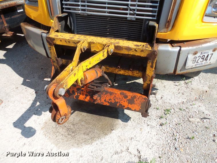 image for item FM9699 2000 Freightliner FL70 dump truck