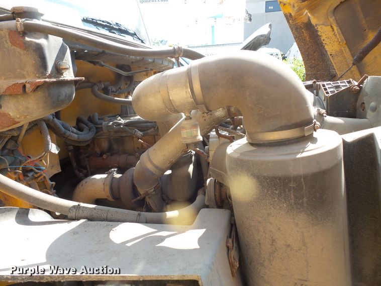 image for item FM9699 2000 Freightliner FL70 dump truck