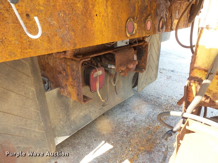 image for item FM9699 2000 Freightliner FL70 dump truck