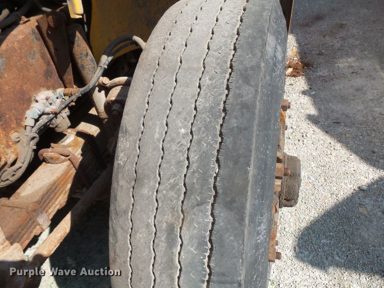 image for item FM9699 2000 Freightliner FL70 dump truck