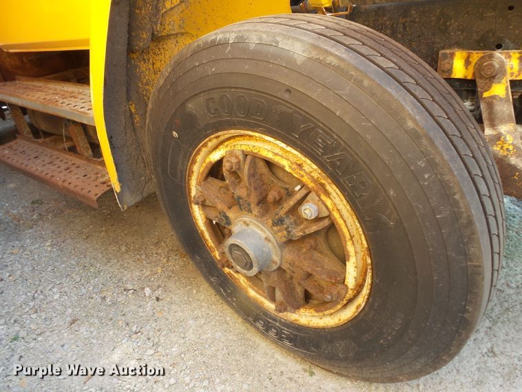 image for item FM9699 2000 Freightliner FL70 dump truck