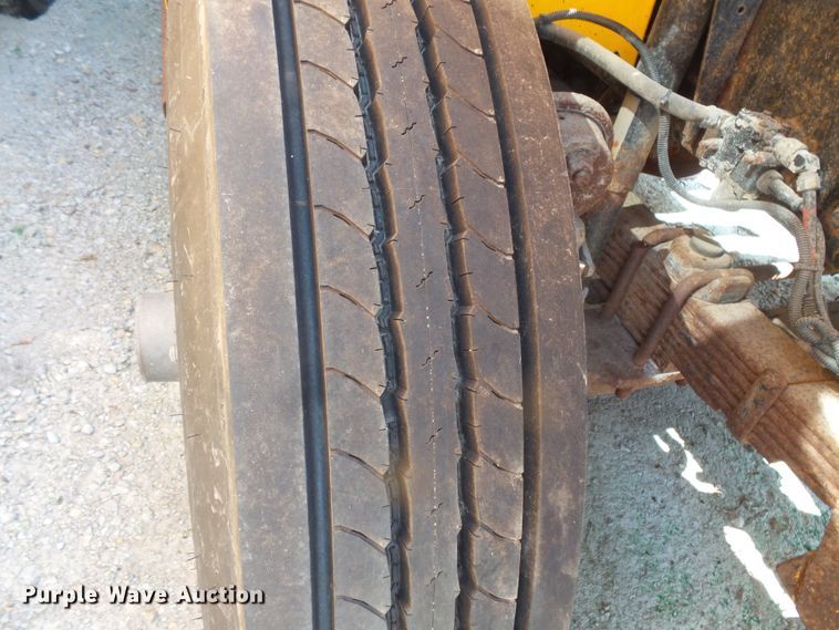 image for item FM9699 2000 Freightliner FL70 dump truck