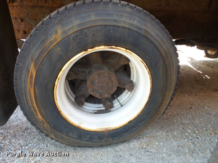 image for item FM9699 2000 Freightliner FL70 dump truck