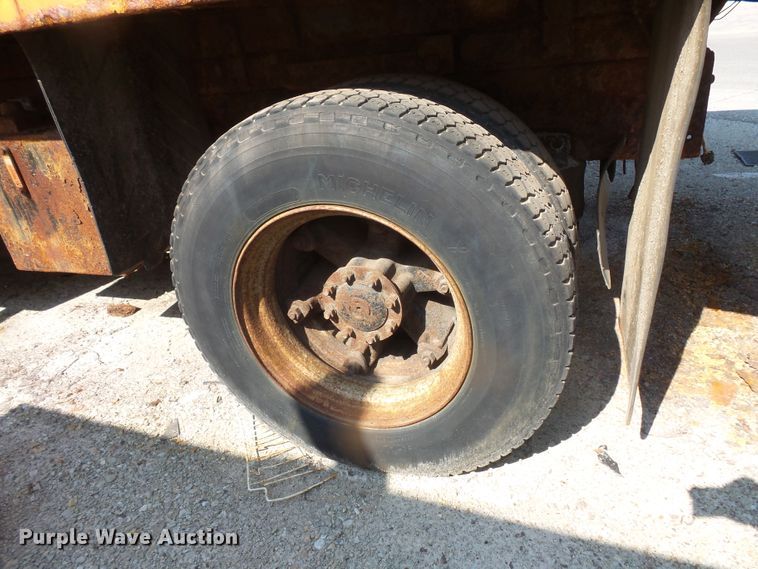 image for item FM9699 2000 Freightliner FL70 dump truck