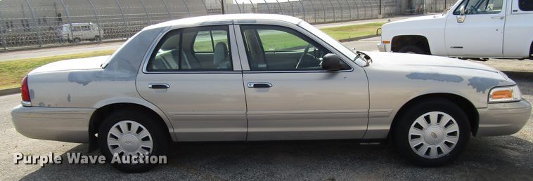 image for item FO9305 2006 Ford Crown Victoria Police Interceptor