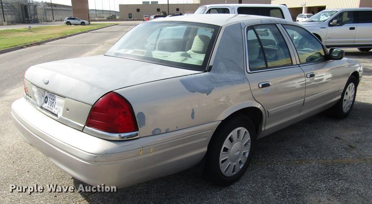 image for item FO9305 2006 Ford Crown Victoria Police Interceptor