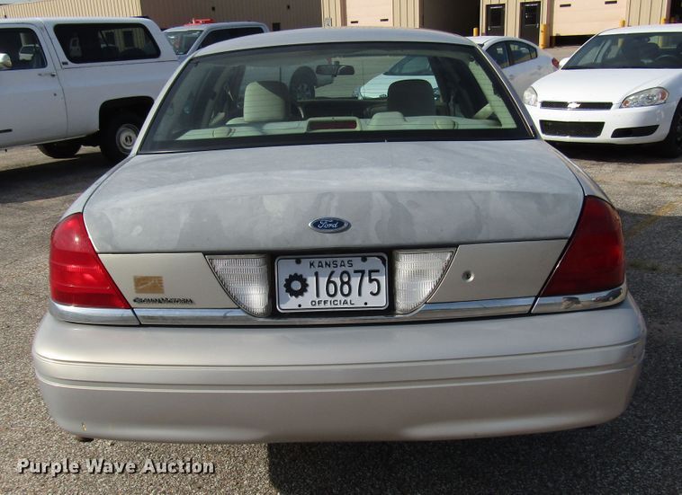 image for item FO9305 2006 Ford Crown Victoria Police Interceptor