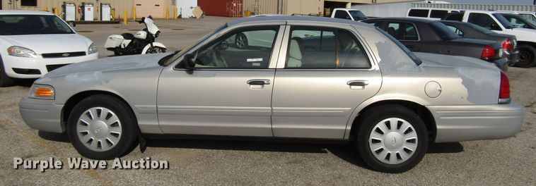 image for item FO9305 2006 Ford Crown Victoria Police Interceptor