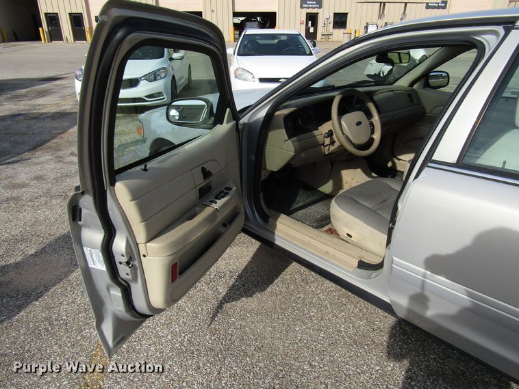 image for item FO9305 2006 Ford Crown Victoria Police Interceptor