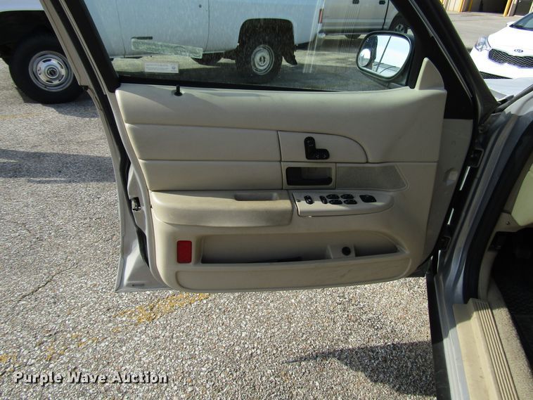 image for item FO9305 2006 Ford Crown Victoria Police Interceptor