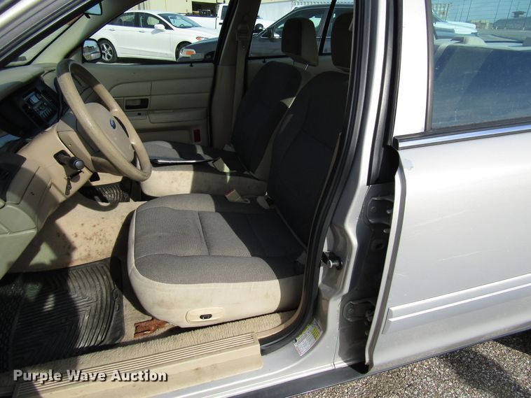 image for item FO9305 2006 Ford Crown Victoria Police Interceptor