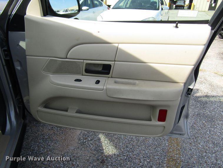 image for item FO9305 2006 Ford Crown Victoria Police Interceptor